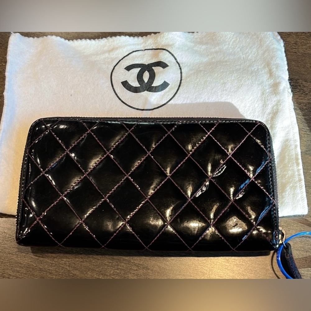 EUC Chanel Black Quilted Wallet - Picture 2 of 8